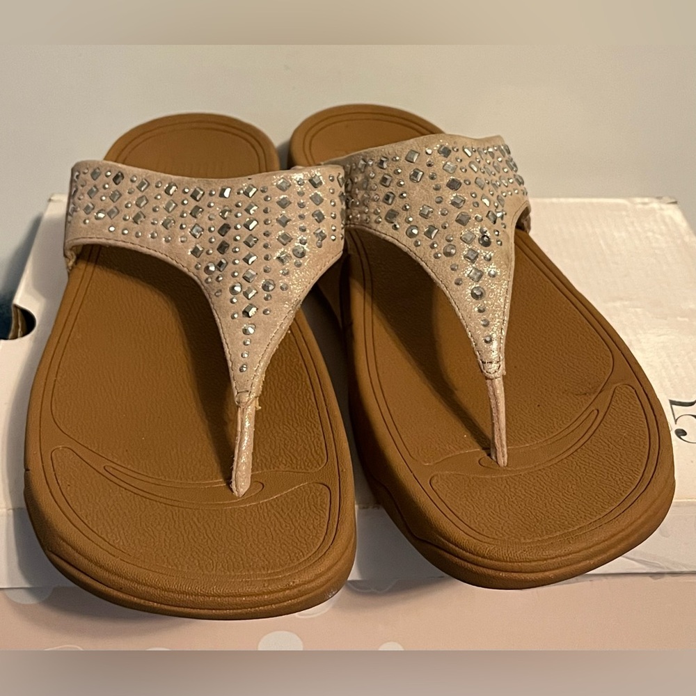 FitFlop Nude  Suede Rhinestone Thong Sandals size 9 - Picture 3 of 9